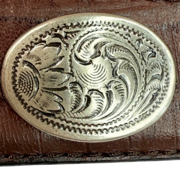 Elegant Brown Leather Belt with Intricate Silver Buckle - Picture 9 of 13